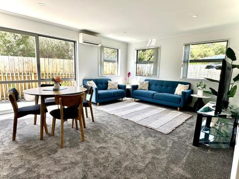 TV and multimedia, Living room, Dining area