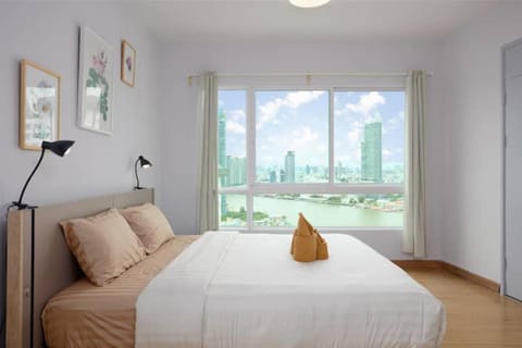 Bedroom, River view