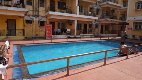 Property building, Day, Pool view, Swimming pool, sunbed