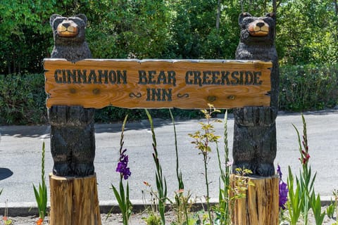 Cinnamon Bear Creekside Inn Bed and Breakfast in Sonoma