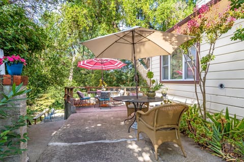 Cinnamon Bear Creekside Inn Bed and Breakfast in Sonoma