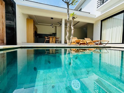 Living room, Dining area, Swimming pool