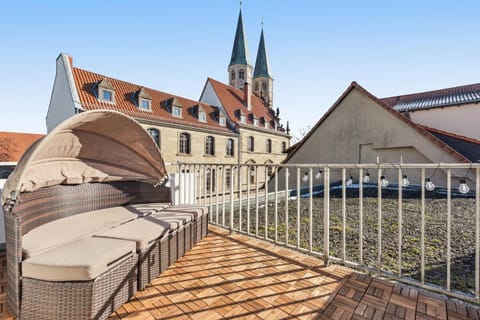 View (from property/room), Balcony/Terrace, Landmark view