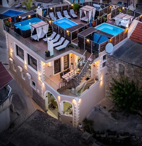 Property building, Swimming pool