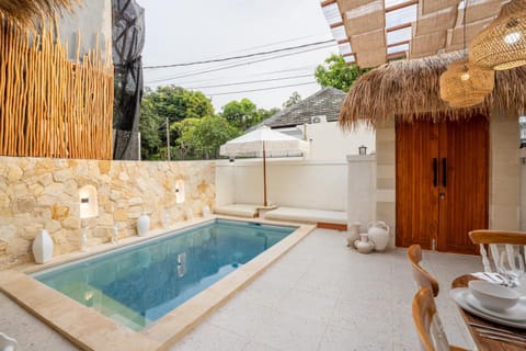 Patio, Day, View (from property/room), Balcony/Terrace, Pool view, Swimming pool, sunbed