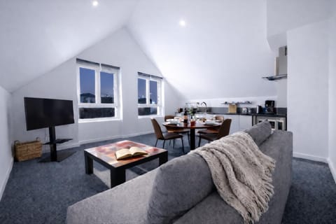 TV and multimedia, Kitchen or kitchenette, Living room, Seating area, Dining area, Evening entertainment
