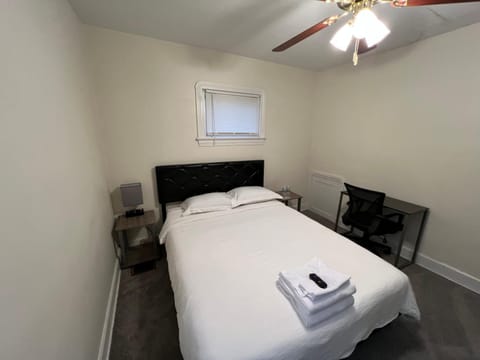 StayWithJay Premium Furnished Room near Cleveland Airport Vacation rental in Cleveland Heights
