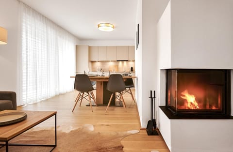 Kitchen or kitchenette, Living room, Seating area, Dining area