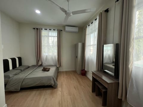 Bed, Photo of the whole room, Bedroom, air conditioner
