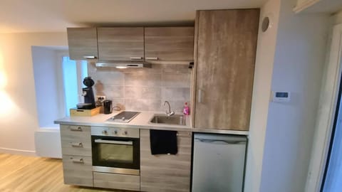 Kitchen or kitchenette, oven, stove