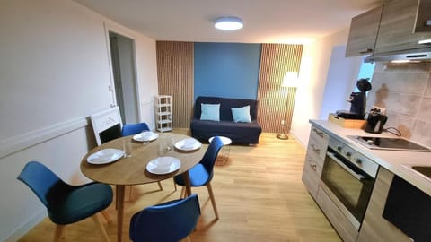 Kitchen or kitchenette, Living room, Dining area, oven