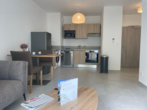 Kitchen or kitchenette, Living room, Dining area, oven, stove