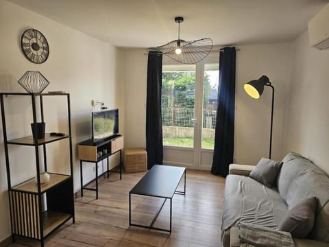 TV and multimedia, Living room, Seating area, fireplace