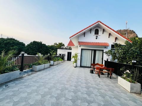 Property building, Patio, Day, Garden, View (from property/room), Balcony/Terrace, Balcony/Terrace