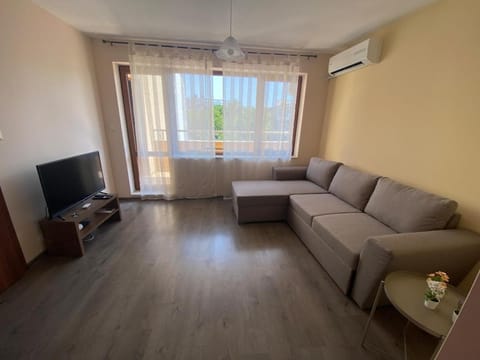Communal lounge/ TV room, TV and multimedia, Living room