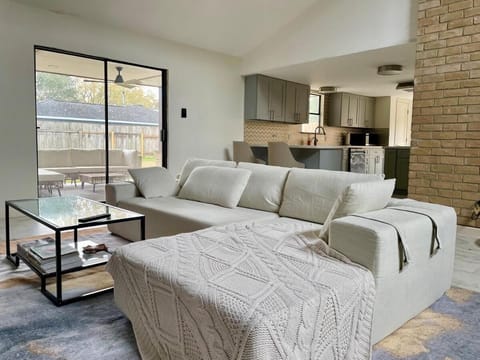 Living room, Seating area, pet friendly