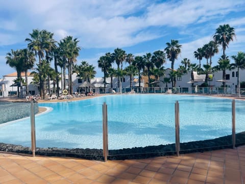 Swimming pool, sunbed