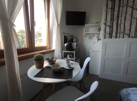 TV and multimedia, Coffee/tea facilities, Kitchen or kitchenette, Dining area