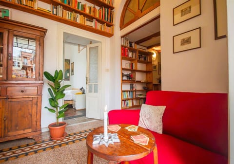 Library, Living room, Seating area