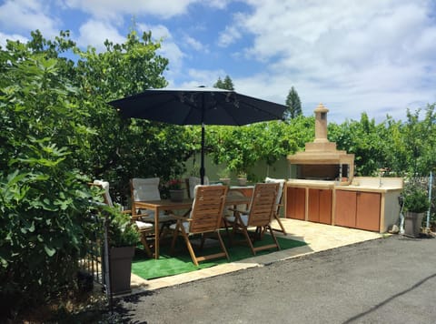 Natural landscape, View (from property/room), Balcony/Terrace, Street view, Quiet street view