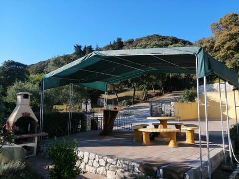 Patio, BBQ facilities, Garden