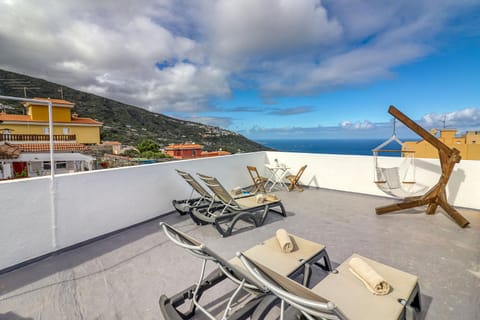 Natural landscape, View (from property/room), Balcony/Terrace, Mountain view, Sea view, sunbed