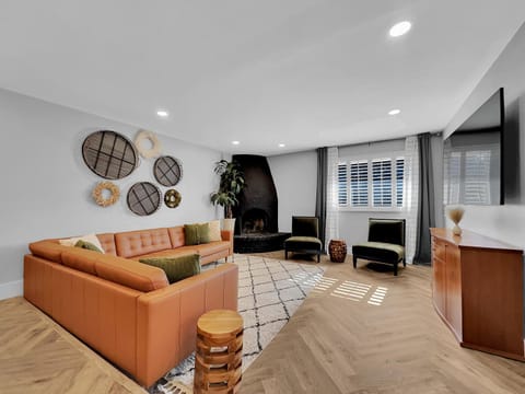 Los Lagos Mesa House in Dobson Ranch