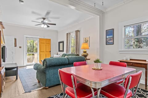 Lenoir Cottage House in Athens