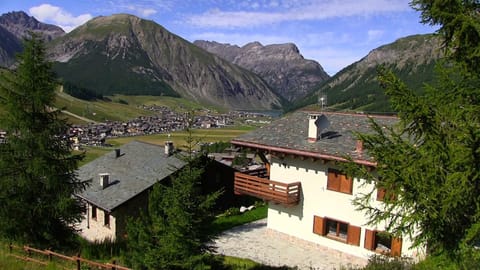 Property building, Nearby landmark, Natural landscape, Mountain view