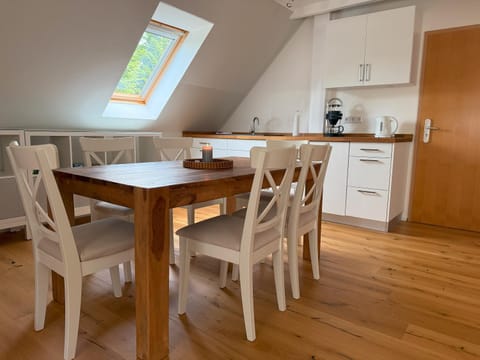 Dining area, Food