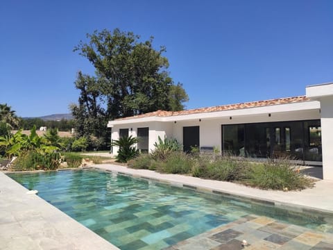 Property building, Garden, Garden view, Pool view, Swimming pool