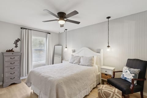 Dog and Golf Cart friendly Near Downtown Centre St House in Fernandina Beach