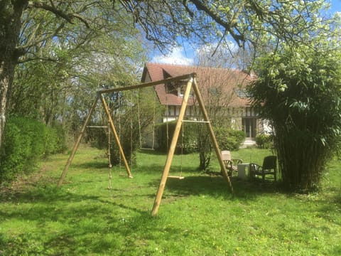 Maison spacieuse entre mer et campagne avec terrasse et jardin à Villers-sur-Mer - FR-1-712-91 House in Blonville-sur-Mer