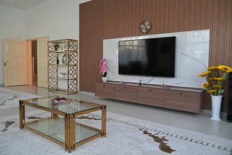 Communal lounge/ TV room, TV and multimedia
