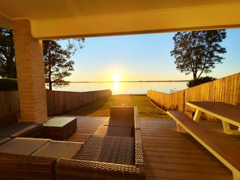 Patio, View (from property/room), Balcony/Terrace, Seating area, Sunrise