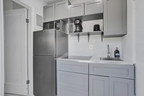 Serene Suite Near Aventura House in Ives Estates