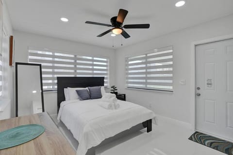 Serene Suite Near Aventura House in Ives Estates