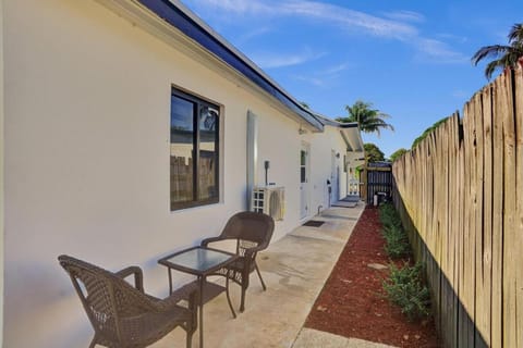 Serene Suite Near Aventura House in Ives Estates