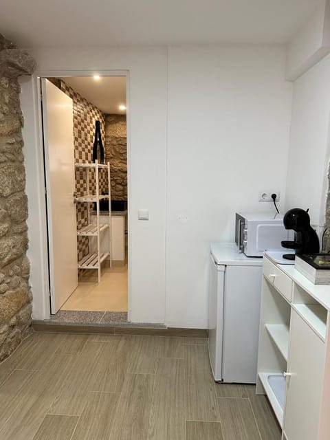 Kitchen or kitchenette, minibar