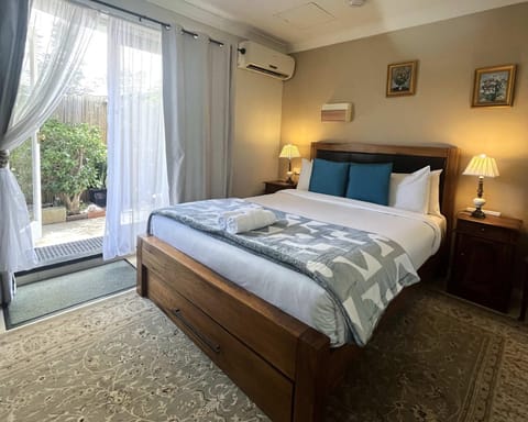 Bed, Bedroom, towels, air conditioner