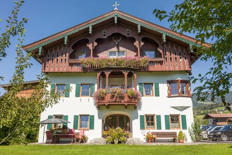 Property building, Facade/entrance, Day, Summer, Garden, On site