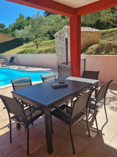 BBQ facilities, Balcony/Terrace, Dining area, Pool view, Swimming pool, sunbed