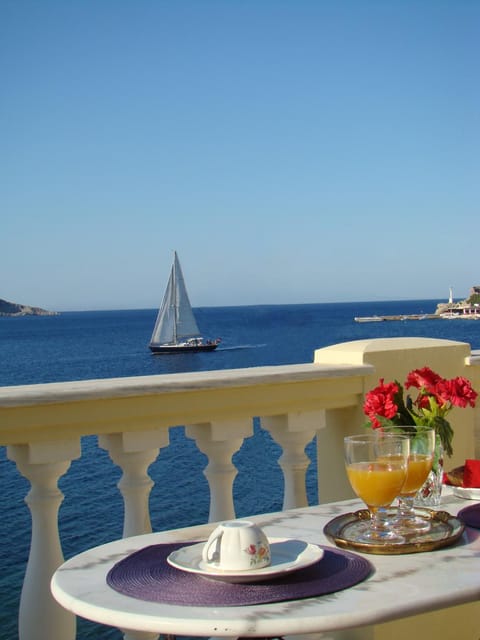 Property building, Natural landscape, Balcony/Terrace, Beach, City view, Landmark view, Sea view