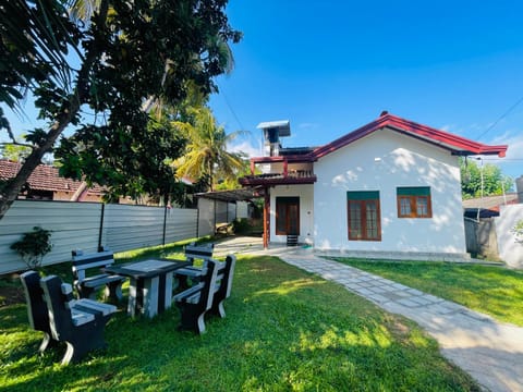 Property building, Day, Garden, Garden, Garden view