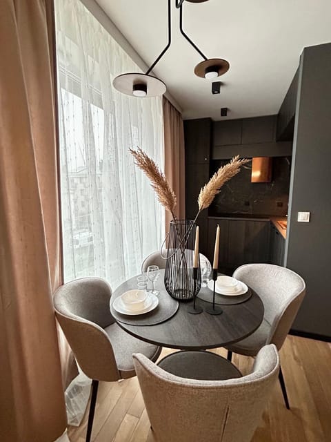 Kitchen or kitchenette, Living room, Seating area, Dining area