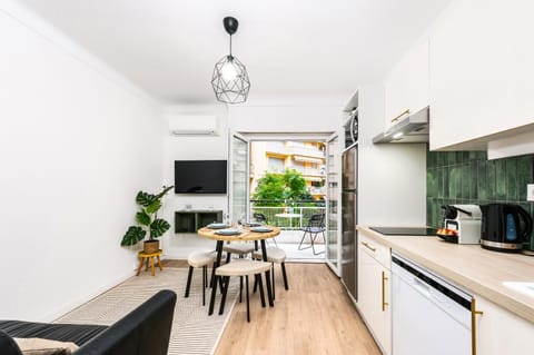 TV and multimedia, Living room, Seating area, stove