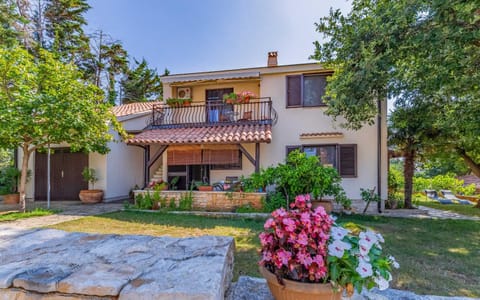 Property building, Day, Garden