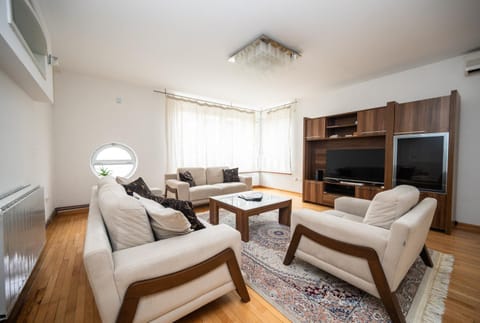 Spacious & Modern Apartment in the City Centre Apartment in Sarajevo