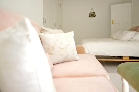 Wonderland Cottage on Chelsea Village Doorstep Villa in Cape Town