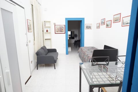 Bed, Living room, Seating area, Dining area